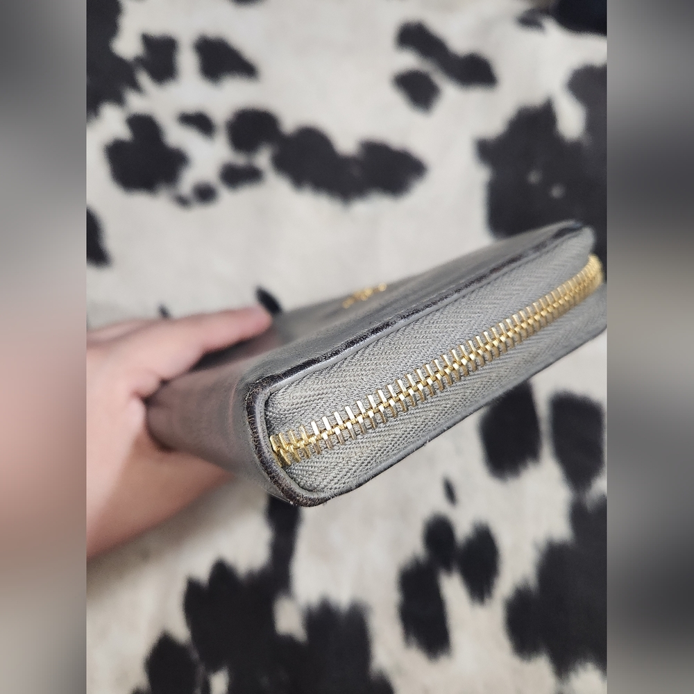 Preloved Prada Vitello Grain Leather Wallet - Picture 4 of 15